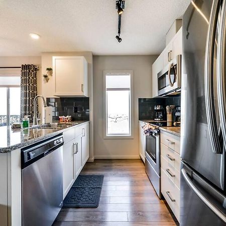 Bright Luxe Condo, Ac, Top Floor, King Bed, Balcony! Edmonton Exterior foto
