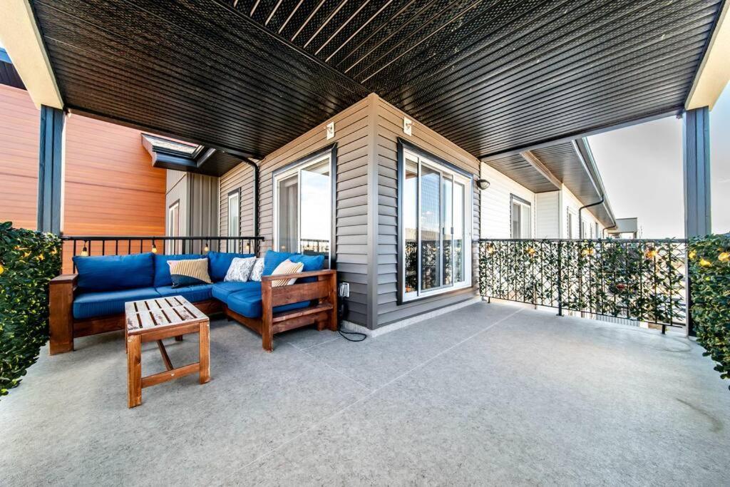 Bright Luxe Condo, Ac, Top Floor, King Bed, Balcony! Edmonton Exterior foto