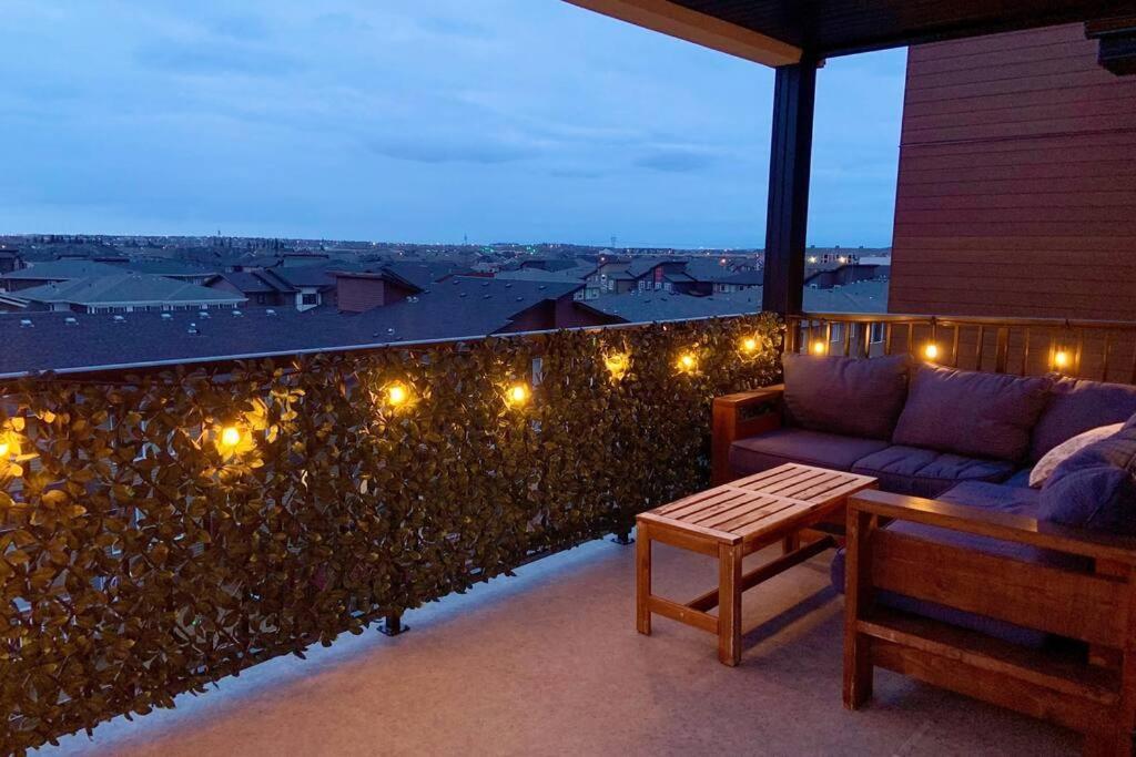 Bright Luxe Condo, Ac, Top Floor, King Bed, Balcony! Edmonton Exterior foto