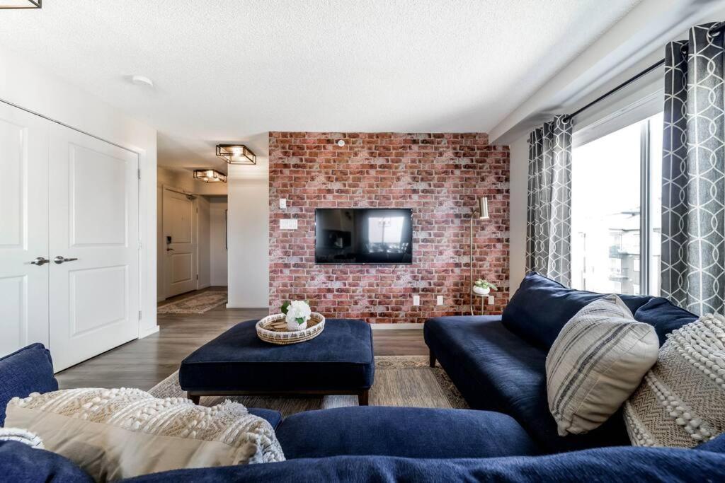Bright Luxe Condo, Ac, Top Floor, King Bed, Balcony! Edmonton Exterior foto