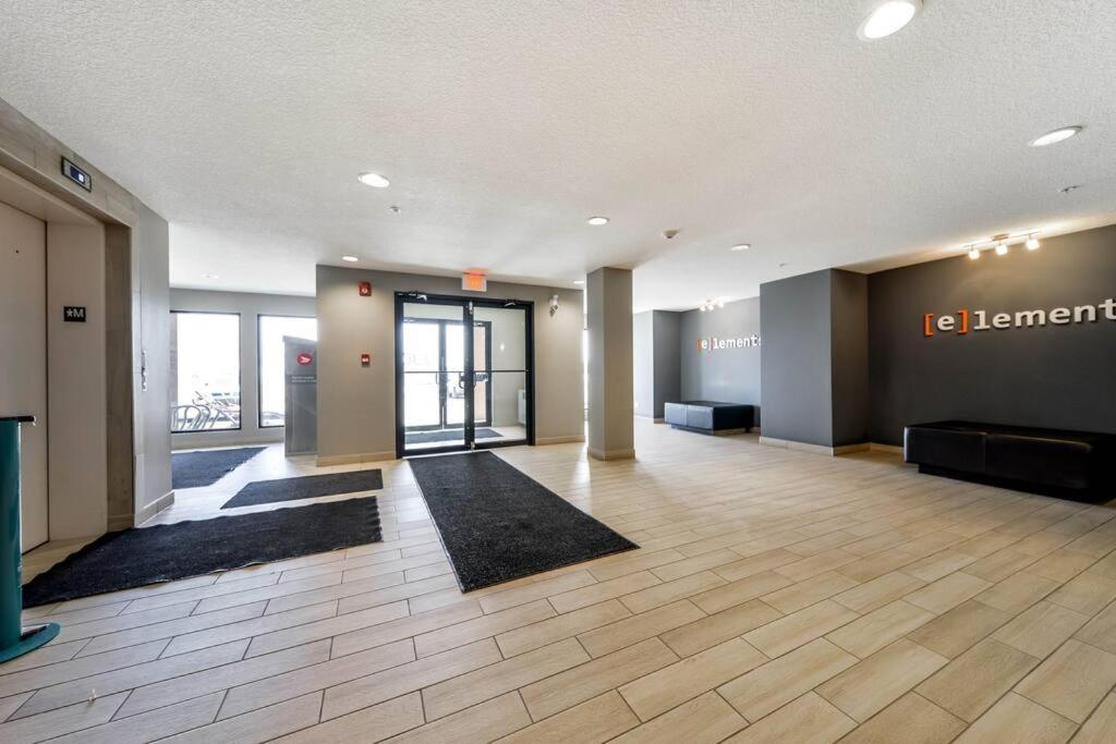 Bright Luxe Condo, Ac, Top Floor, King Bed, Balcony! Edmonton Exterior foto