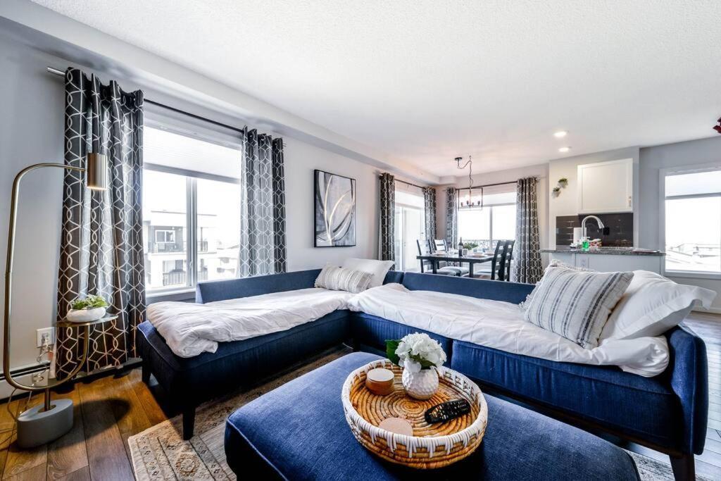 Bright Luxe Condo, Ac, Top Floor, King Bed, Balcony! Edmonton Exterior foto